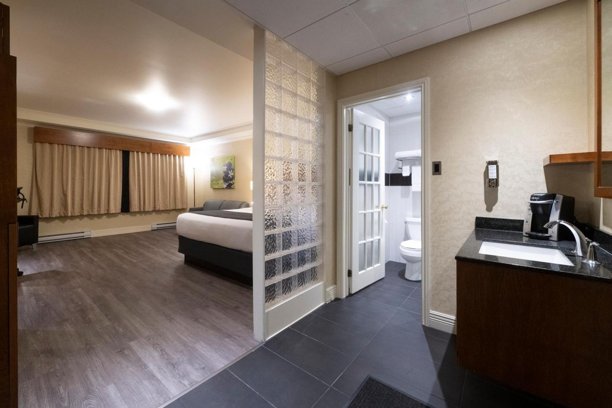 Hotel & Suites Le Dauphin Drummondville Ngoại thất bức ảnh