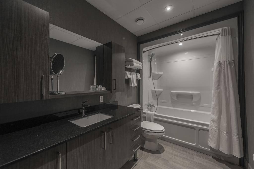 Hotel & Suites Le Dauphin Drummondville Ngoại thất bức ảnh